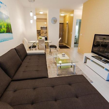 شقة Corvin Promenade With Free Parking بودابست المظهر الخارجي الصورة